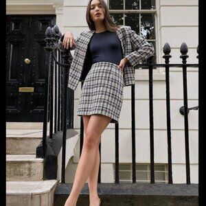 Aritzia Babaton little tweed mini skirt size 2